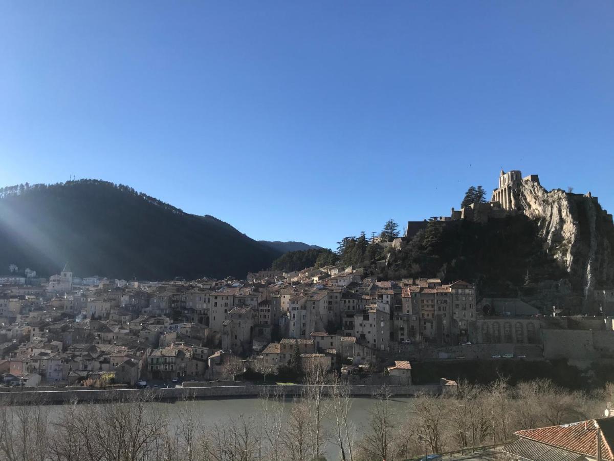 Hotel Les Chênes Sisteron Exterior foto